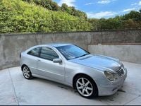 Usata Mercedes C220 Avantgarde 143 CV (105 kW) 2002 Grigio Coupé