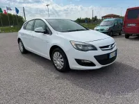 Usata Opel Astra 101 CV (74 kW) 2014 Bianco Berlina