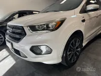 Usata Ford Kuga ST-Line 120 CV (88 kW) 2017 Bianco SUV