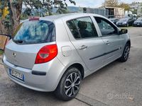 Usata Renault Clio II LE 74 CV (54 kW) 2008 Grigio Berlina