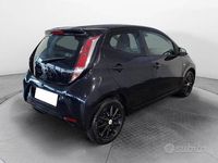 Usata Toyota Aygo Cool 69 CV (50 kW) 2017 Argento Utilitaria