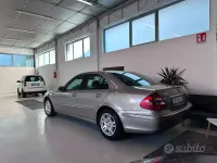 Usata Mercedes E280 Elegance 177 CV (130 kW) 2004 Grigio Berlina