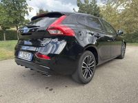 Usata Volvo V40 Momentum 120 CV (88 kW) 2019 Nero Berlina