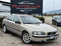 Usata Volvo S60 163 CV (119 kW) 2003 Oro Berlina