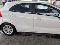 Usata Kia Rio 83 CV (61 kW) 2016 Bianco Berlina