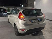 Usata Ford Fiesta 95 CV (69 kW) 2016 Grigio Utilitaria