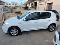 Begagnad Dacia Sandero Lauréate 70 HK (51 kW) 2010 Vit Sedan