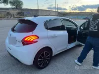 Usata Peugeot 208 75 CV (55 kW) 2022 Bianco Utilitaria