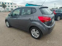 Usado Kia Venga EX 90 CV (66 kW) 2011 Gris Utilitario