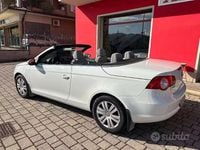 Usata VW Eos 140 CV (102 kW) 2010 Bianco Cabrio