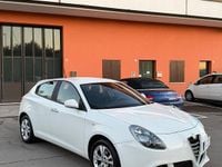 Usata Alfa Romeo Giulietta Exclusive 105 CV (77 kW) 2015 Bianco Utilitaria