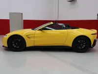 Usata Aston Martin V8 Vantage 510 CV (375 kW) 2023 Giallo Cabrio