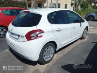 Usata Peugeot 208 Active 68 CV (50 kW) 2013 Bianco Utilitaria
