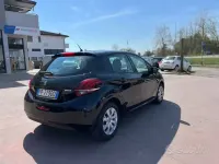 Usata Peugeot 208 Active 75 CV (55 kW) 2018 Nero Utilitaria