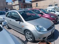 Usata Ford Fiesta Zetec 80 CV (58 kW) 2003 Grigio Utilitaria