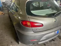 Usata Alfa Romeo 147 105 CV (77 kW) 2006 Grigio Utilitaria