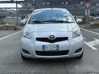 Usata Toyota Yaris Luxury 69 CV (50 kW) 2009 Grigio Utilitaria