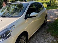 Begagnad Peugeot 208 100 HK (73 kW) 2019 Vit Halvkombi