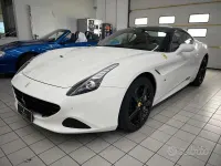 Usata Ferrari California 560 CV (411 kW) 2014 Bianco Cabrio