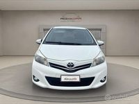 Usata Toyota Yaris Lounge 99 CV (72 kW) 2012 Bianco Berlina