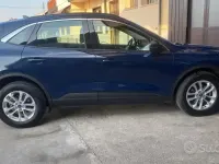 Usata Ford Kuga Titanium 120 CV (88 kW) 2022 Bluazzurro SUV