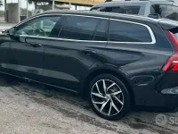 Usata Volvo V60 Momentum 150 CV (110 kW) 2019 Nero Station wagon