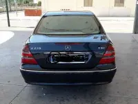 Usata Mercedes E270 Avantgarde 177 CV (130 kW) 2003 Blu/azzurro Berlina