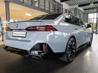 Usata BMW 520 M Sport 208 CV (152 kW) 2025 Brooklyn gray Berlina