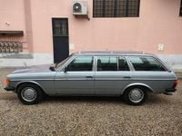 Usata Mercedes E200 109 CV (80 kW) 1983 Blu/azzurro Station wagon