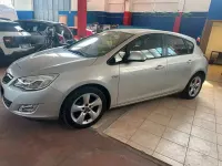 Usata Opel Astra Cosmo 140 CV (102 kW) 2010 Grigio Berlina