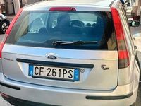 Usata Ford Fiesta Ghia 75 CV (55 kW) 2003 Grigio Utilitaria