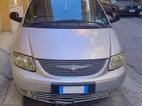 Usata Chrysler Voyager 141 CV (103 kW) 2004 Argento Monovolume