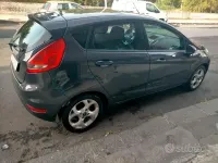 Usata Ford Fiesta Business Edition 70 CV (51 kW) 2011 Grigio Berlina