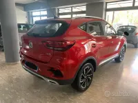 Usata MG ZS Luxury 111 CV (81 kW) 2023 Rosso SUV