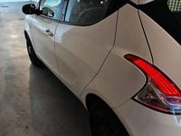 Usata Lancia Ypsilon 80 CV (58 kW) 2015 Bianco Utilitaria