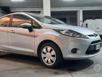 Usata Ford Fiesta Titanium 82 CV (60 kW) 2010 Grigio Utilitaria
