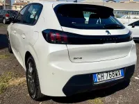 Usata Peugeot 208 75 CV (55 kW) 2022 Bianco Utilitaria