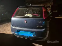 Usata Fiat Grande Punto 75 CV (55 kW) 2008 Bluazzurro Utilitaria