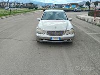 Usata Mercedes C220 Elegance 143 CV (105 kW) 2004 Argento Berlina