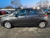 Usata Toyota Yaris Lounge 90 CV (66 kW) 2014 Grigio Utilitaria