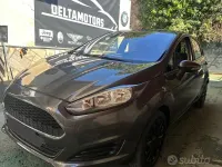 Usata Ford Fiesta Titanium 60 CV (44 kW) 2015 Grigio Utilitaria