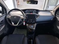 Usata Lancia Ypsilon Gold 69 CV (50 kW) 2023 Blu/azzurro Utilitaria