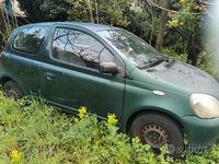 Usata Toyota Yaris 65 CV (47 kW) 2004 Verde Utilitaria