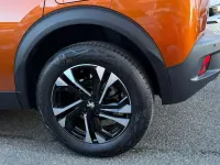 Usata Peugeot 2008 GT 131 CV (96 kW) 2023 Arancione/nero metallizzato SUV