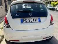 Usata Lancia Ypsilon Gold 95 CV (69 kW) 2017 Bianco Utilitaria