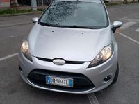 Usata Ford Fiesta Titanium 82 CV (60 kW) 2009 Grigio Utilitaria
