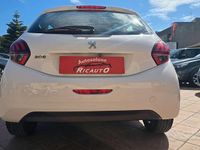 Usata Peugeot 208 Active 75 CV (55 kW) 2018 Bianco Utilitaria