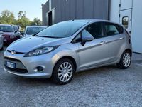 Usata Ford Fiesta Titanium 82 CV (60 kW) 2010 Argento Utilitaria
