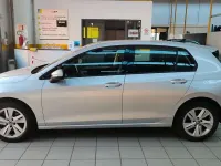 Usata VW Golf VIII Life 116 CV (85 kW) 2021 Argento Berlina