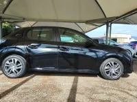 Usata Peugeot 208 Active 100 CV (73 kW) 2022 Nero Utilitaria